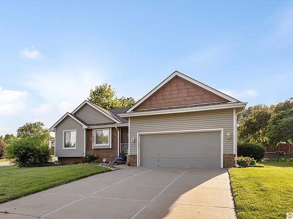 3rd image of 400 Fleetwood Dr
