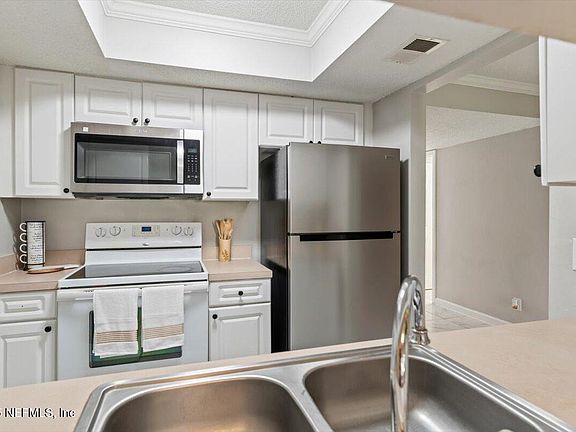 3rd image of 3906 MISSION Drive #5