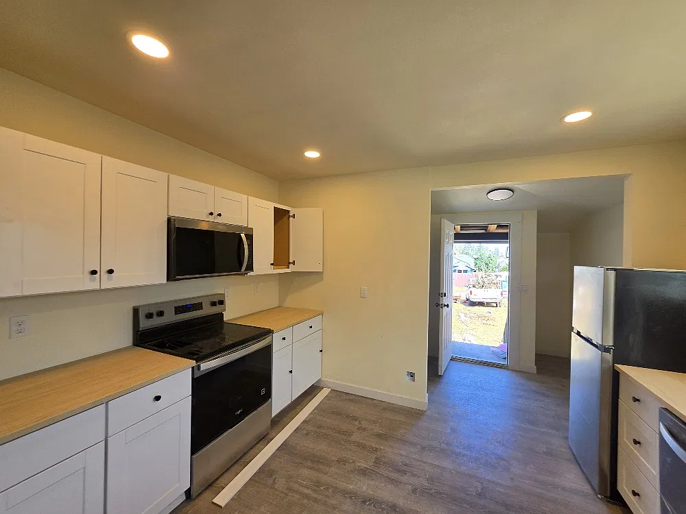 3 bed, 1560 sqft, $2,400 — Photo 2