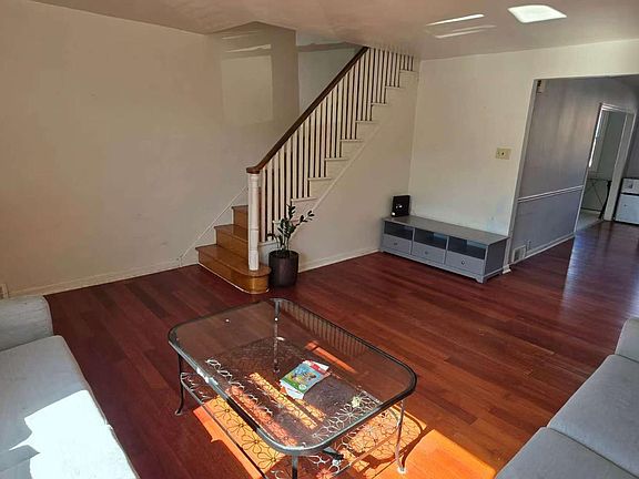 3rd image of 7128 Oakland St