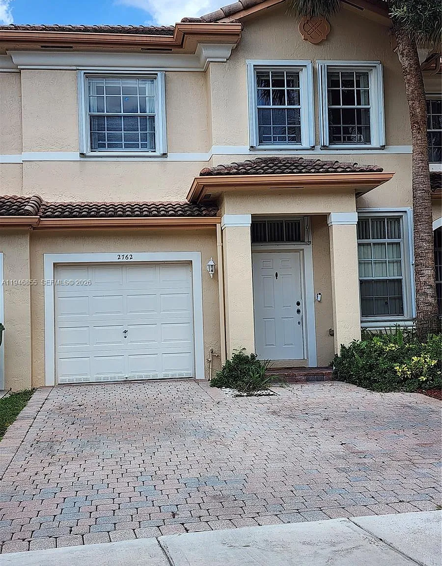 3 bed, 1669 sqft, $2,800 — Photo 2