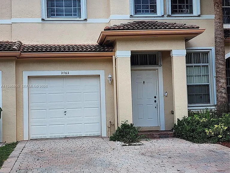 2762 SW 85th Ave — Photo 2