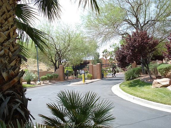 Main Entrance to Enchantment Condos
						:
						There are two entrances to Enchantment Condos - this is the main entrance.