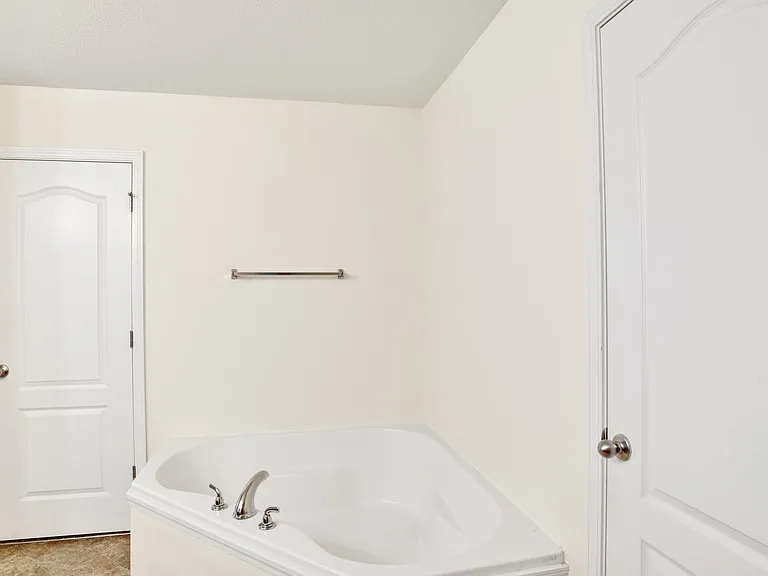 7020 Season Dr — Photo 10