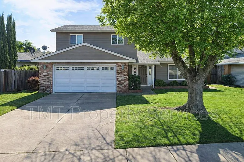 5 bed, 2.0 bath, 1850 sqft, $2,999 — Photo 1