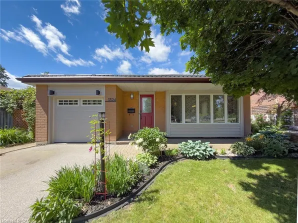 1324 Bodley Rd, Mississauga, ON L5J 3W9