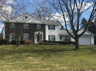 7 Brookshire Ln, Penfield, NY 14526