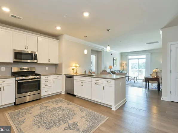 21004 Rocky Knoll Sq APT 303, Ashburn, VA 20147