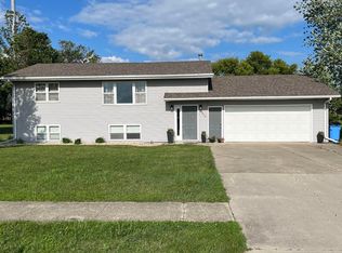 1319 S 8th Ave, Sheldon, IA 51201