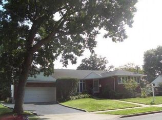 56 Linden St, Massapequa, NY 11758