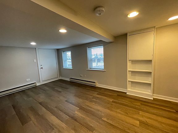 2nd image of 3223 N Richmond St #G