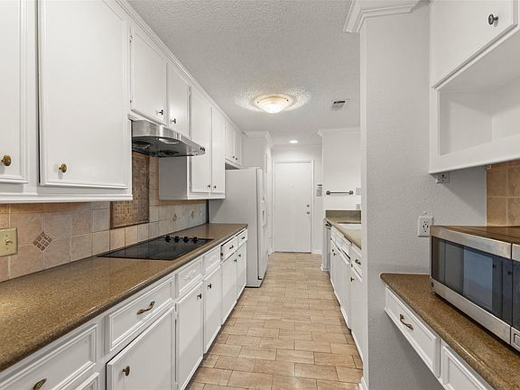 5th image of 2602 Rice Blvd