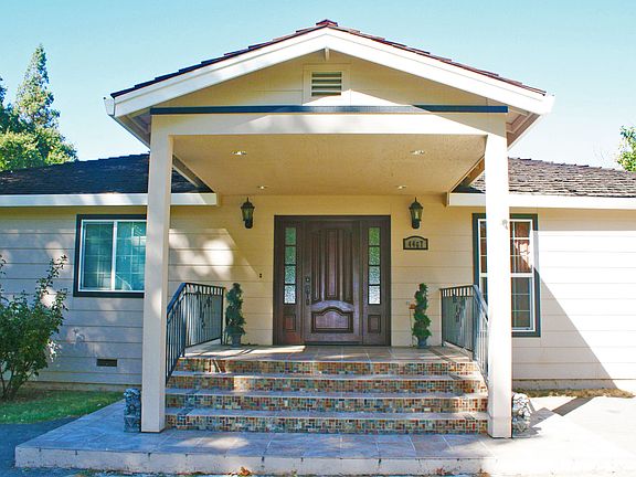 3rd image of 4467 N Park Dr