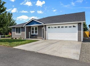 2201 NE Arapahoe Ct, Redmond, OR 97756