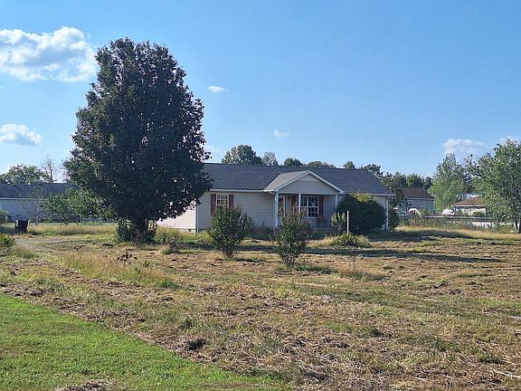 5th image of 451 Davis Ln