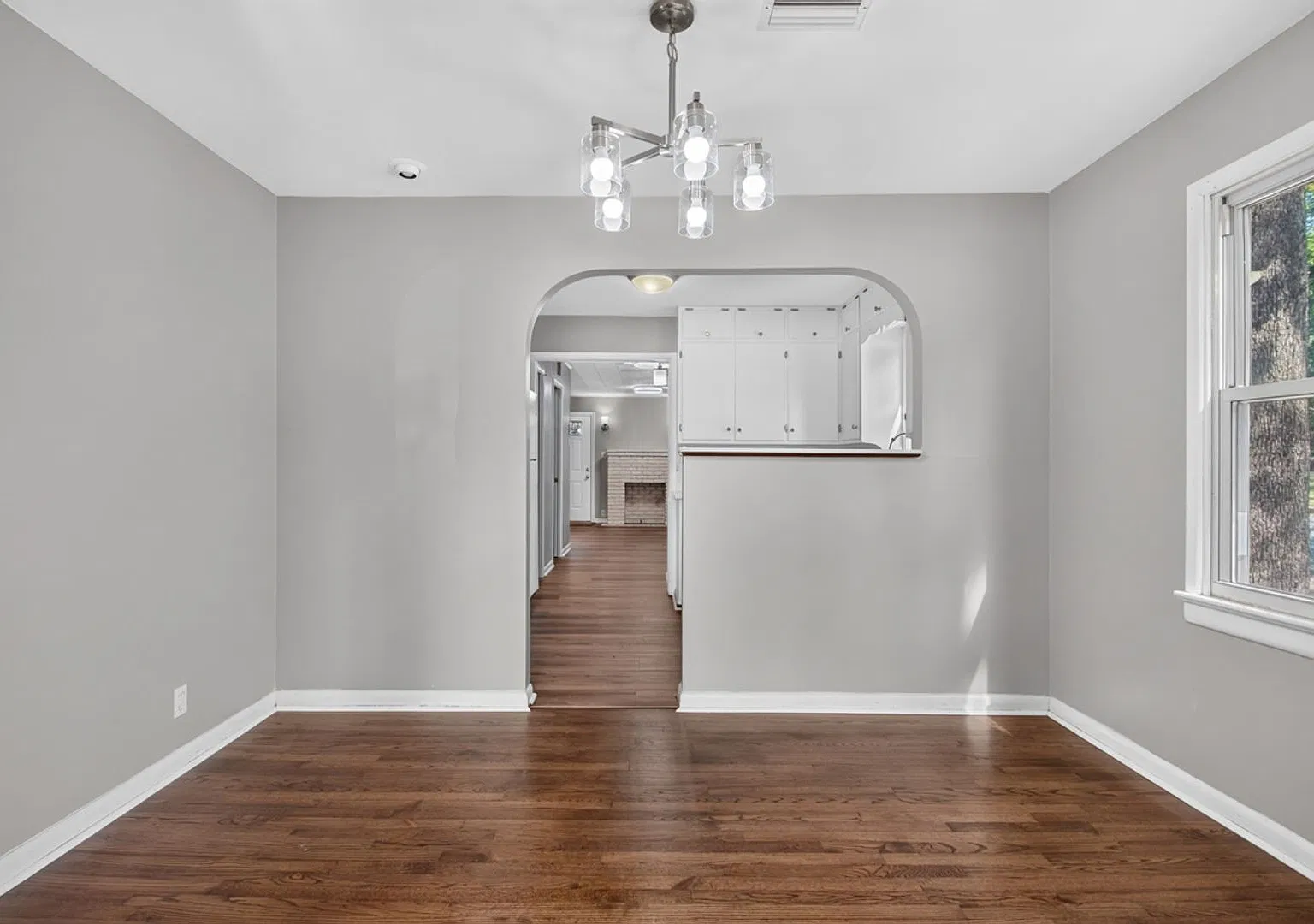 Beautifully Renovated 4 Bed / 2.5 Bath Home in Central Little Rock — Photo 4