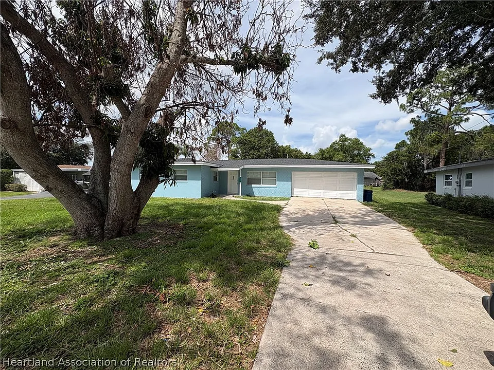 1817 Sandra Blvd