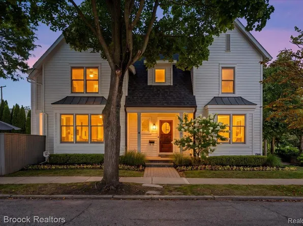 1080 Bennaville Ave, Birmingham, MI 48009