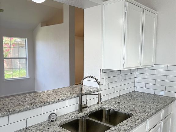 5th image of 7045 Fox Dr