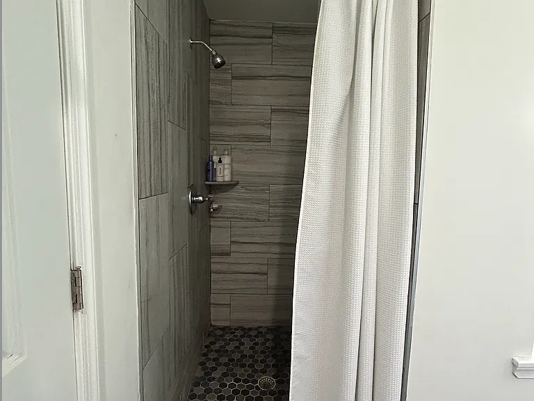 Walk in shower (in addition to shower / tub combo)!