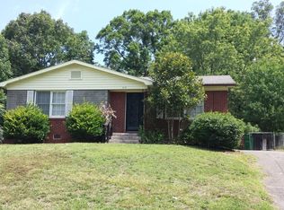 612 Edgegreen Dr, Charlotte, NC 28217