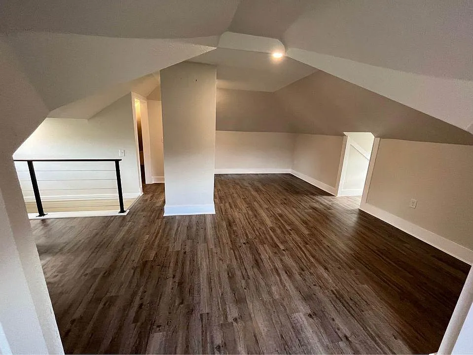 2 bed, 1100 sqft, $1,995 — Photo 2