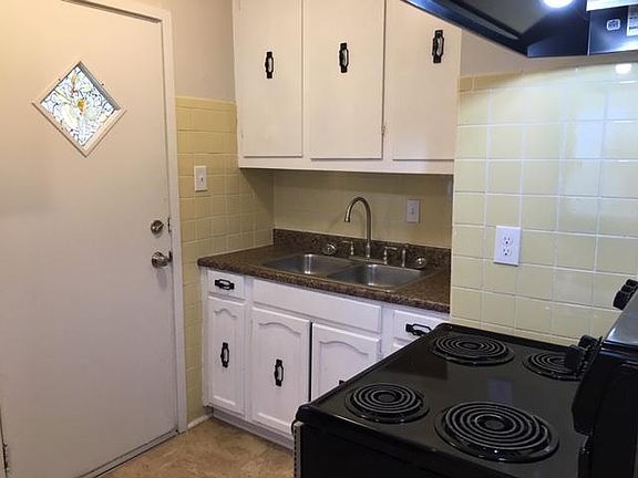 4th image of 825 Lyman Ave