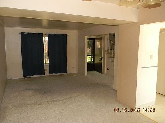 3rd image of 1S304 Windsor Ln