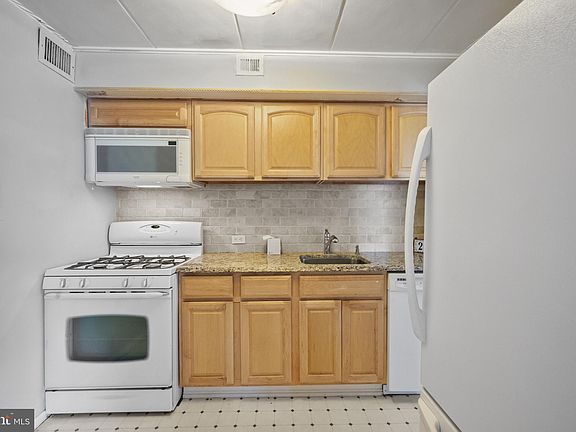 5th image of 2600 Indian Dr APT 2C