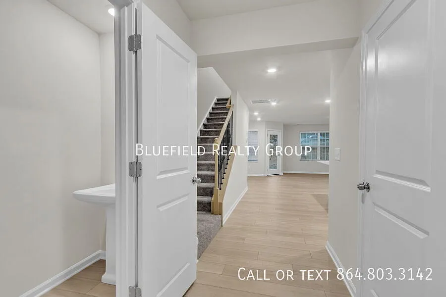 Beautiful craftsman-style 3BR/2.5BA townhome $1600/mo rent — Photo 3