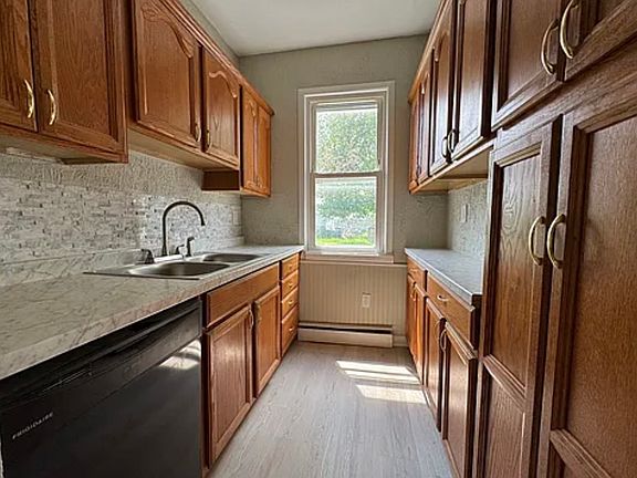 4th image of 97 Fort St #97