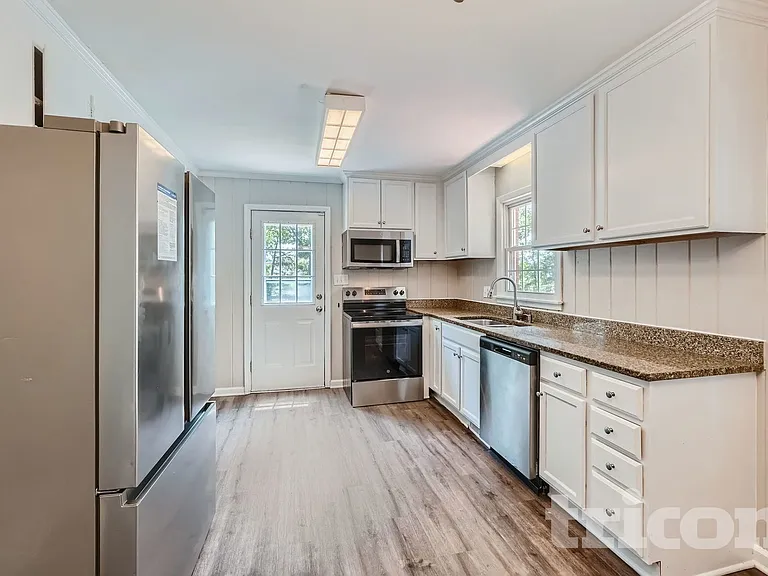 1406 Virginia Ave — Photo 5