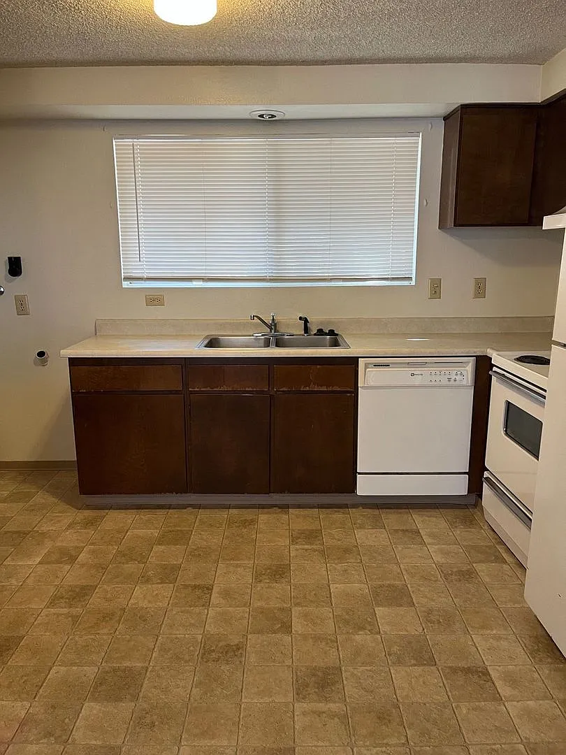 1245-1e - 1749 Siskiyou Blvd1-16 — Photo 3