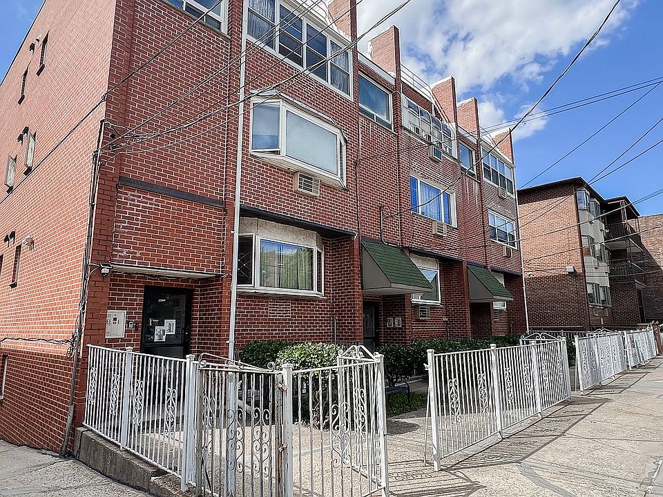 2nd image of 4622 161st St APT A4
