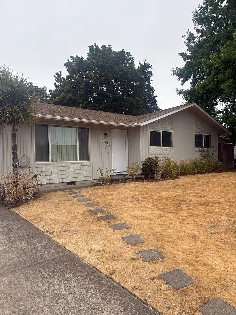 4595 Souza St photo 1