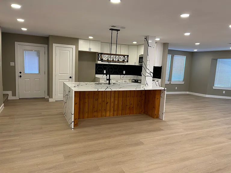 10711 Cromwell Dr — Photo 3