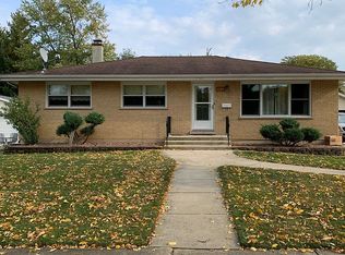 137 Cherry St, Roselle, IL 60172