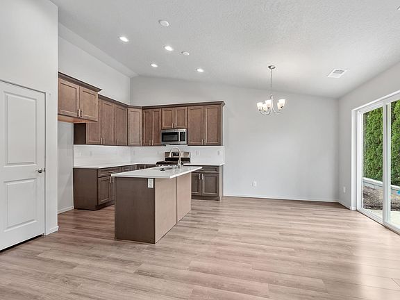 5th image of 411 N Arc Ct