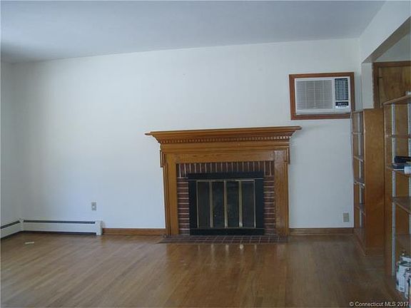 4th image of 621 Dogwood Dr