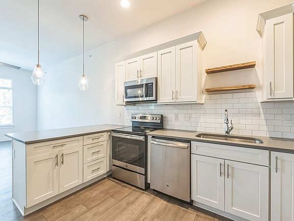 3rd image of 935 McAlway Rd #304