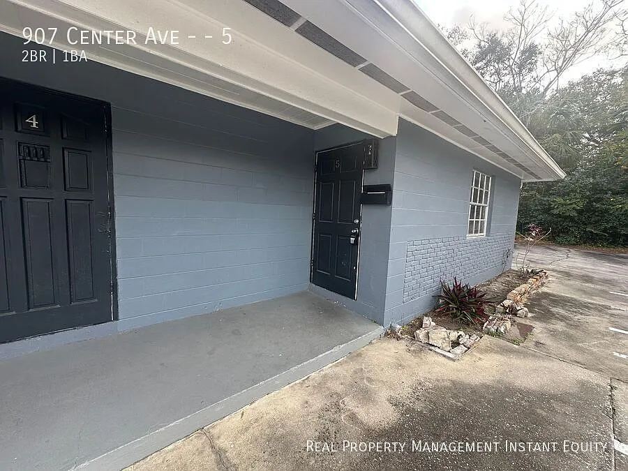 907 Center Ave #5