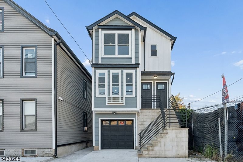 1st image of 346 11Th Ave