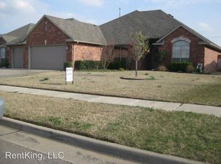 2212 SW 33rd St, Moore, OK 73170