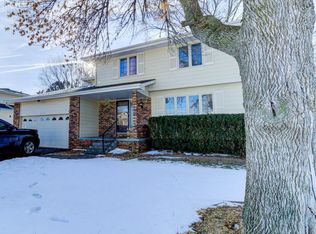 11235 Sahler St, Omaha, NE 68164