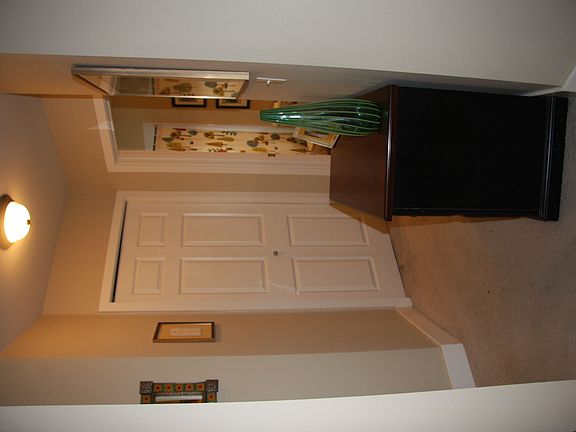 5th image of 123 Queen Anne Ave #401