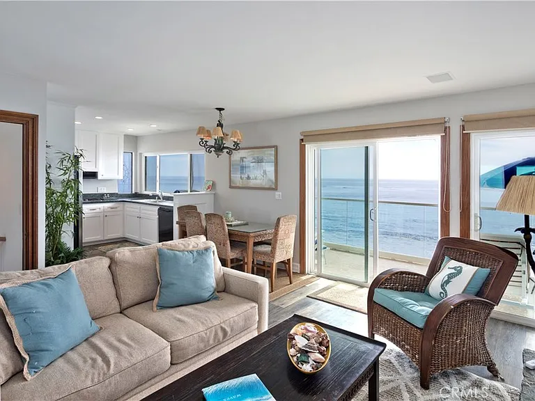 1249 Ocean Front #C — Photo 2