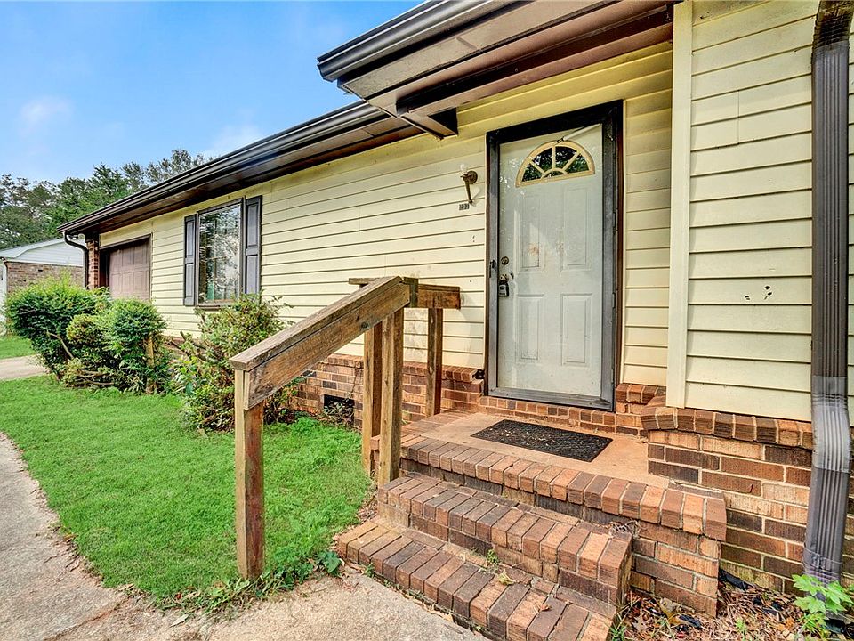 1st image of 207 Berea Forest Cir