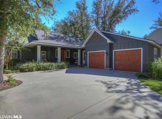 111 Mulberry Ln, Fairhope, AL 36532