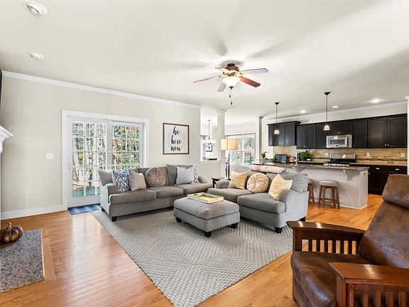 5th image of 14 Carlson Way