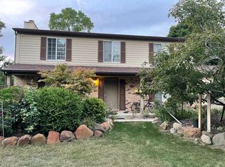 1423 Winthrop Rd, Bloomfield Hills, MI 48302